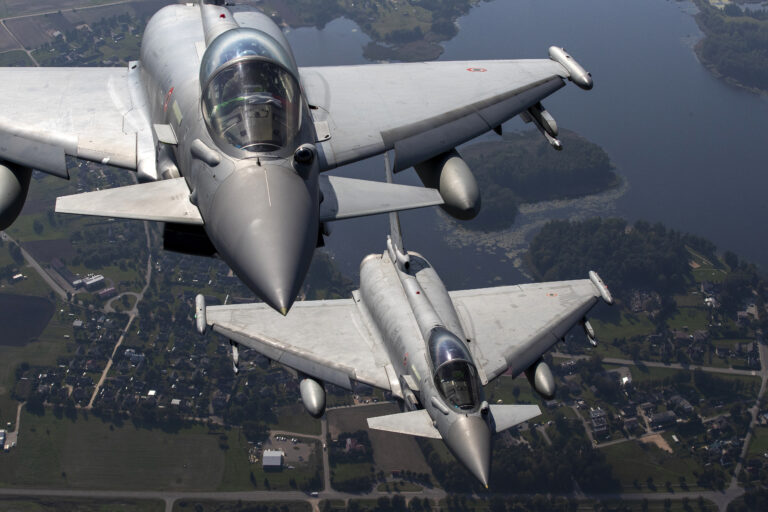 Γερμανικά μαχητικά αεροσκάφη Eurofighter θα σταθμεύουν σε βάση ανατολικά της Βαρσοβίας