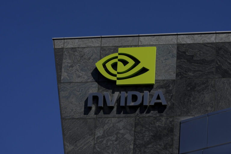 Nvidia: Απαντά στην Κίνα ότι δεν υπάρχουν «κρυφές πύλες» στα τσιπ της