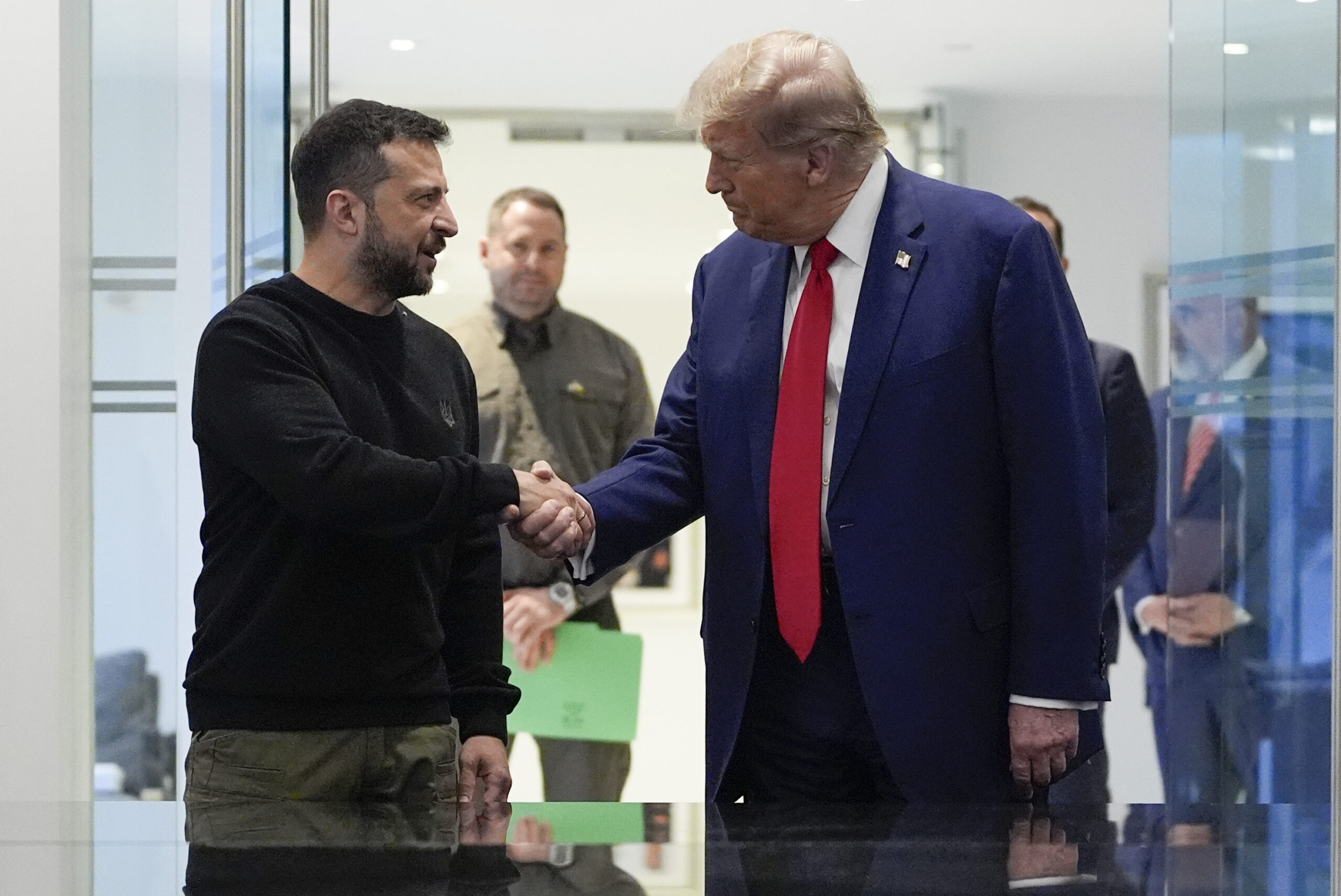 Τραμπ – Ζελένσκι: Τηλεφωνική επικοινωνία των δύο ηγετών πριν από τη λήξη του τελεσίγραφου στον Πούτιν – Στη Μόσχα ειδικός απεσταλμένος των ΗΠΑ