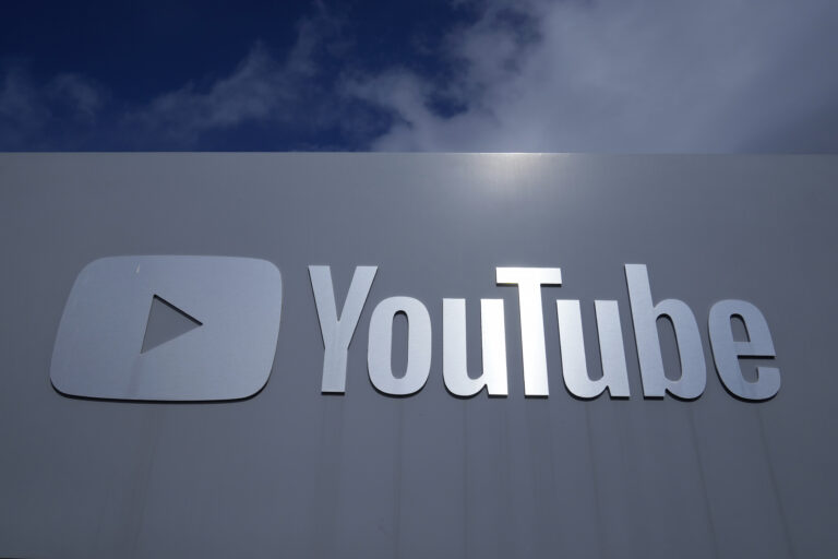 Το YouTube χρησιμοποίησε κρυφά την τεχνητή νοημοσύνη για την επεξεργασία των βίντεο των χρηστών