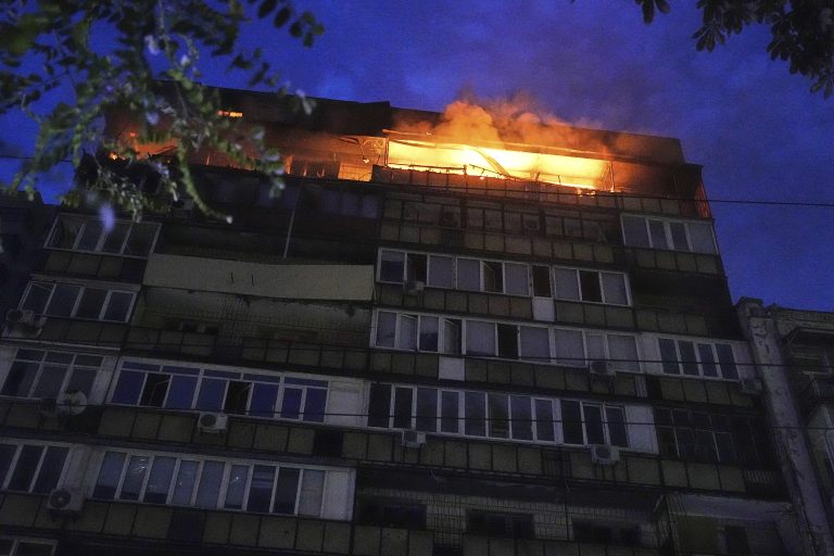 Ουκρανία: Μαζική ρωσική επίθεση στο Κίεβο – Τουλάχιστον τρεις νεκροί