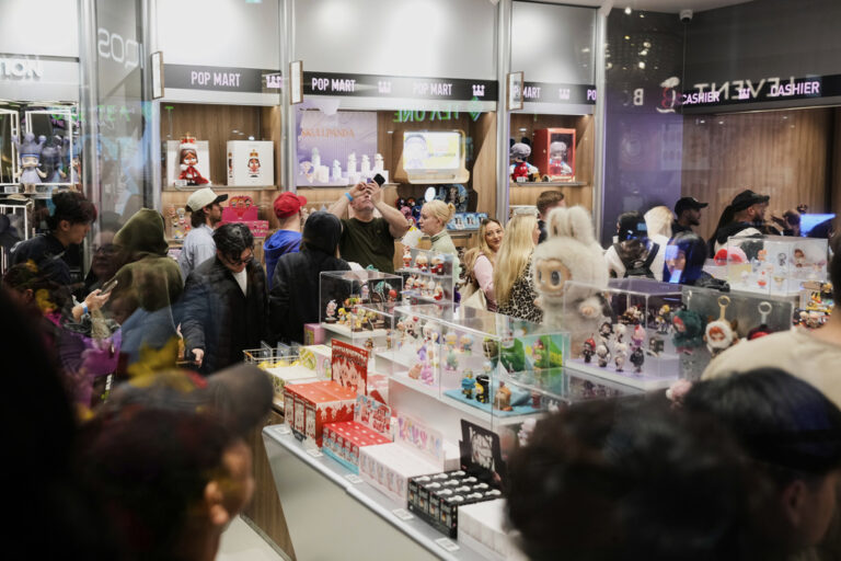 Κίνα: Ο διευθύνων σύμβουλος της Pop Mart λέει πως τα έσοδα της εταιρείας που κατασκευάζει τα Labubu πιθανόν να ξεπεράσουν φέτος τα 4 δις. δολάρια