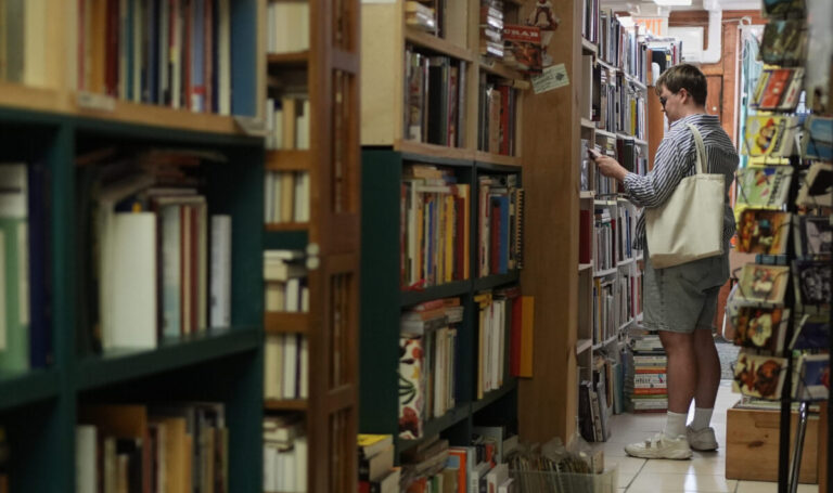 Δανία: Η κυβέρνηση θέλει να καταργήσει τον ΦΠΑ στα βιβλία για να ενθαρρύνει την ανάγνωση