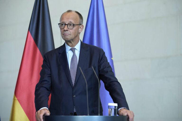 Μερτς: «Καλά νέα η πρόθεση των ΗΠΑ να συμμετάσχουν στις εγγυήσεις ασφάλειας για την Ουκρανία»