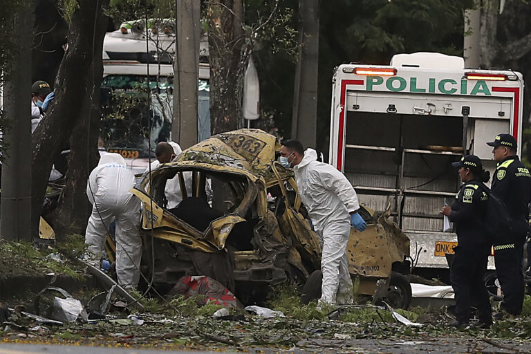 Κολομβία: Τουλάχιστον 18 νεκροί και 71 τραυματίες στις δύο επιθέσεις που αποδίδονται σε αποστάτες των FARC