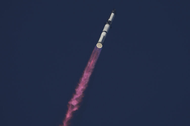 SpaceX: Επιτυχημένη η 10η δοκιμαστική εκτόξευση του Starship μετά από μήνες αναβολών και ατυχημάτων