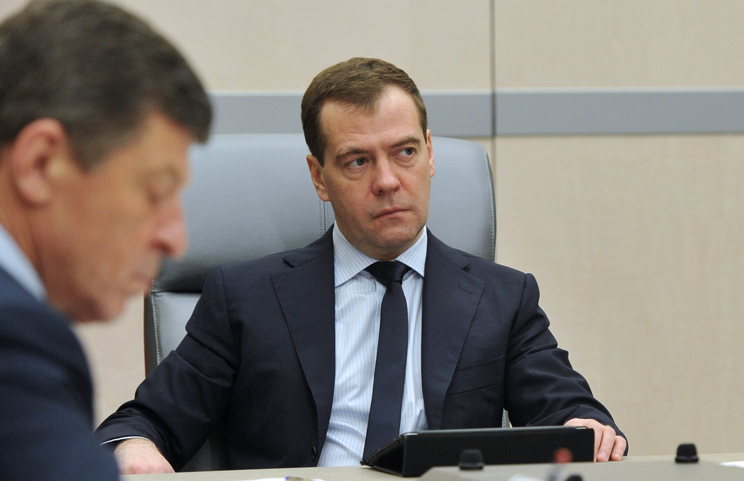Μεντβέντεφ κατά ΝΑΤΟ: Η Μόσχα θα πάρει και άλλα μέτρα μετά την εγκατάλειψη του μορατόριουμ για την ανάπτυξη πυραύλων μικρού και μεσαίου βεληνεκούς