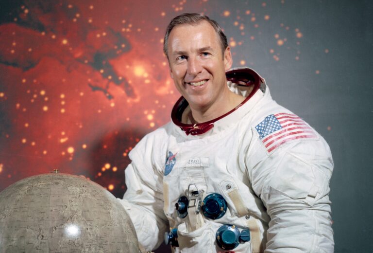 “Ah, Houston, we’ve had a problem”: Πέθανε ο Τζιμ Λόβελ, κυβερνήτης του Apollo 13