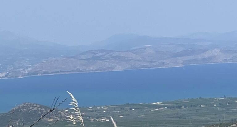 Ακυβέρνητο σκάφος στον Κορινθιακό Κόλπο