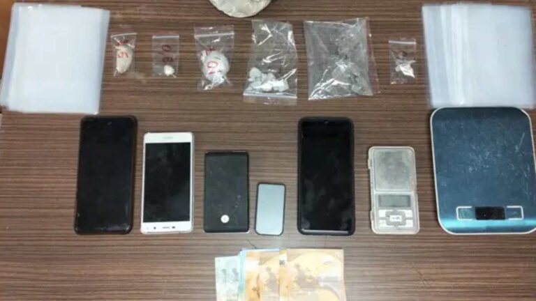 Συνελήφθησαν 3 ημεδαποί για κατοχή και διακίνηση ναρκωτικών σε περιοχές της Αττικής