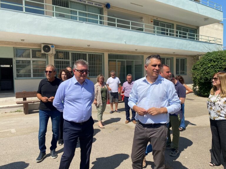 Τις ανακαινίσεις σχολικών συγκροτημάτων είδε στην Κορινθία ο Υπουργός Υποδομών και Μεταφορών Χρίστος Δήμας