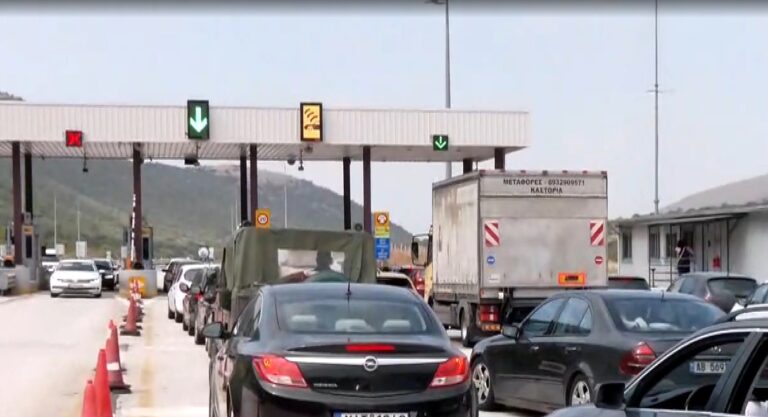 Διόδια Σιάτιστας: Ατελείωτες ουρές αυτοκινήτων – Πολύωρη καθυστέρηση και ταλαιπωρία των οδηγών