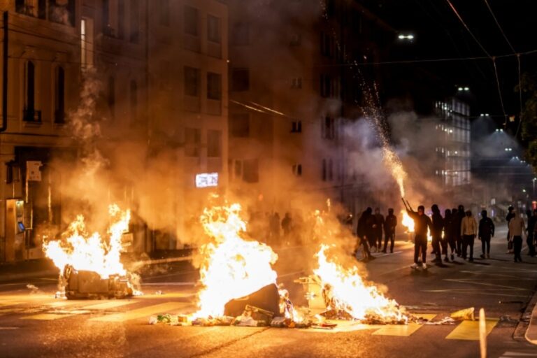 Η αστυνομία της Λωζάνης στο μικροσκόπιο εν μέσω ταραχών που συγκλονίζουν την πόλη