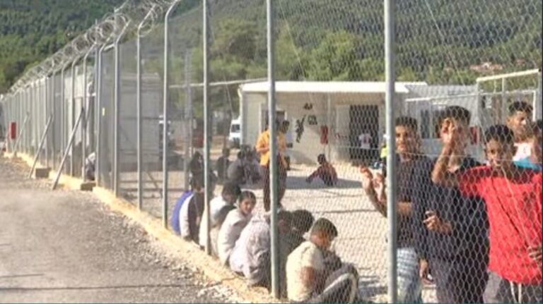 Επίσκεψη Θ. Πλεύρη στη δομή της Μαλακάσας – «Φυλάκιση» από 2 έως 5 χρόνια για μετανάστες που παραμένουν παράνομα στη χώρα