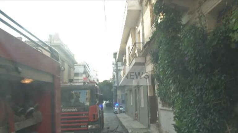 Φωτιά σε σπίτι στον Πειραιά: Απομακρύνθηκαν κάτοικοι