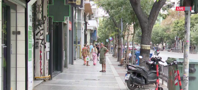 Θεσσαλονίκη: Μόνο τουρίστες κυκλοφορούν στους δρόμους -Χαμηλή η αγοραστική κίνηση- “Βούλιαξαν” οι κοντινές παραλίες