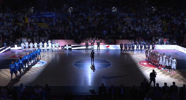 Συγκίνηση στον εθνικό ύμνο