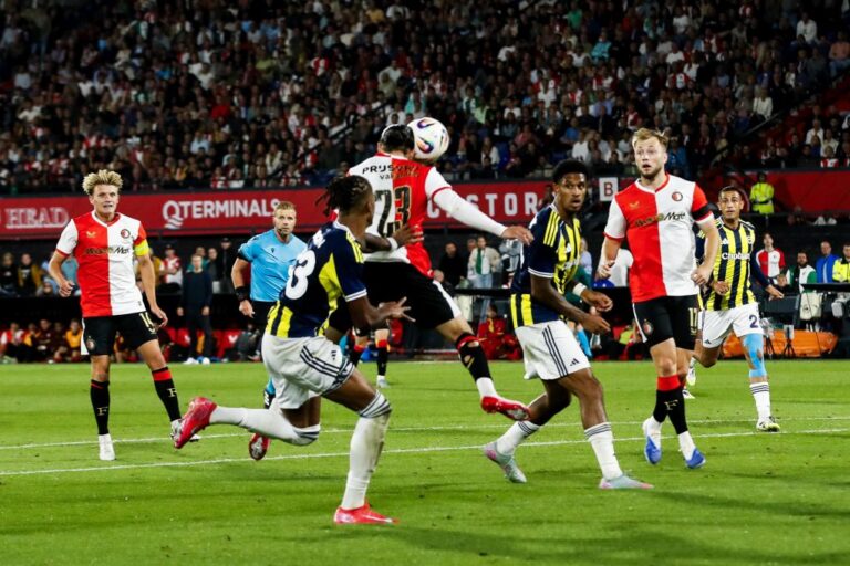 Champions League: «Διπλά» μισή… πρόκριση για Μπενφίκα και Ερυθρό Αστέρα, προβάδισμα 2-1 η Φέγενορντ επί της Φενέρμπαχτσε