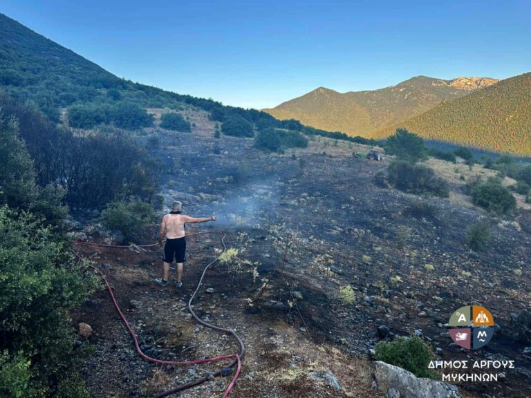 Πυροσβεστικές δυνάμεις θα παραμείνουν το βράδυ στη Σκοτεινή για αποτροπή τυχόν αναζωπυρώσεων