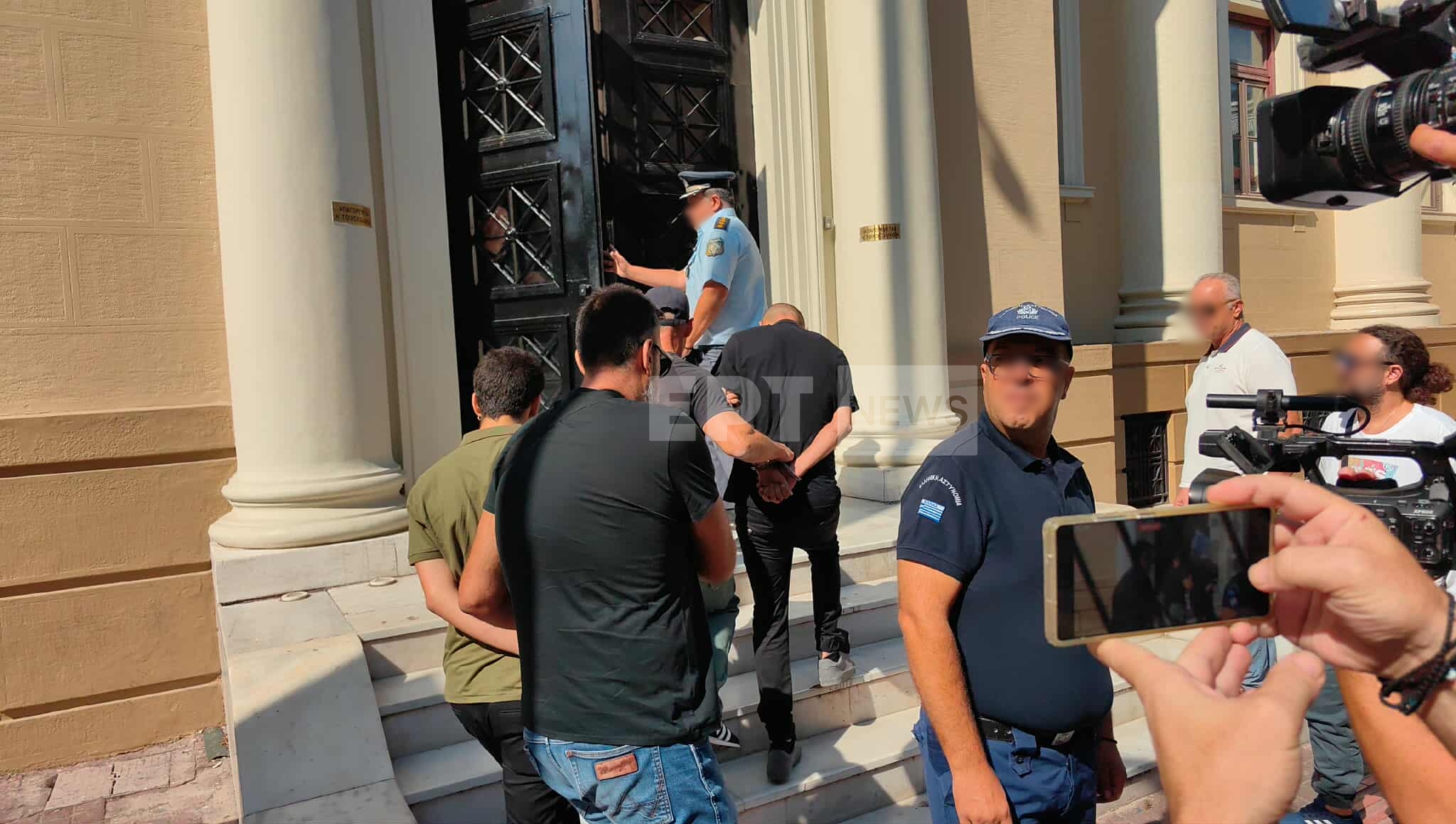 Στα δικαστήρια της Πάτρας οι κατηγορούμενοι για τη φωτιά στα Συχαινά