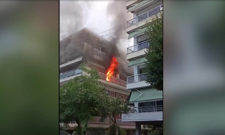 Θεσσαλονίκη: Διαμέρισμα καταστράφηκε ολοσχερώς από φωτιά στην Καλαμαριά
