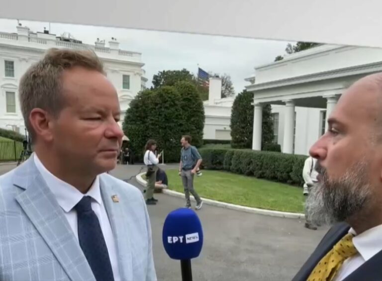 Μπραϊαν Γκλεν στο ΕΡΤNews – Ο δημοσιογράφος που τάραξε τα νερά στις συναντήσεις Τραμπ – Ζελένσκι