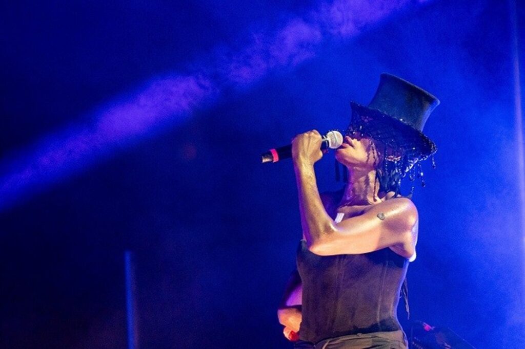 Grace Jones: Η θεότητα της παγκόσμιας σκηνής σαγήνευσε τον Λόφο της Σάνης