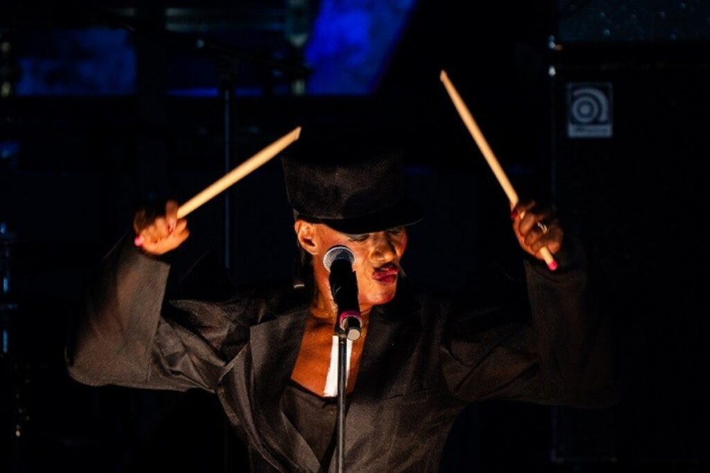 Grace Jones: Η θεότητα της παγκόσμιας σκηνής σαγήνευσε τον Λόφο της Σάνης