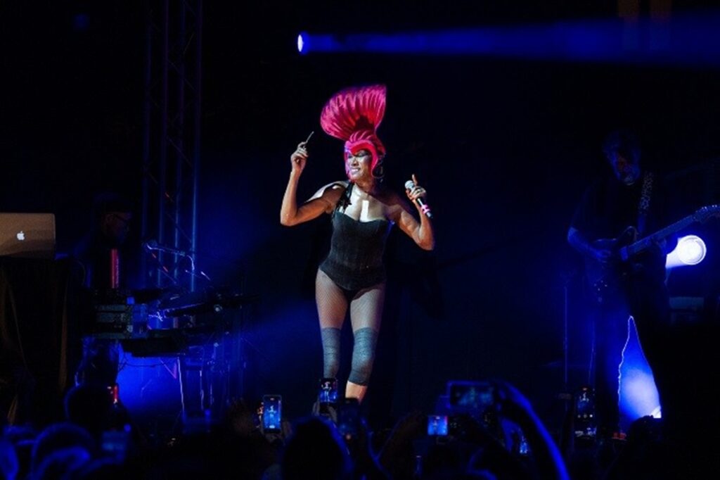 Grace Jones: Η θεότητα της παγκόσμιας σκηνής σαγήνευσε τον Λόφο της Σάνης