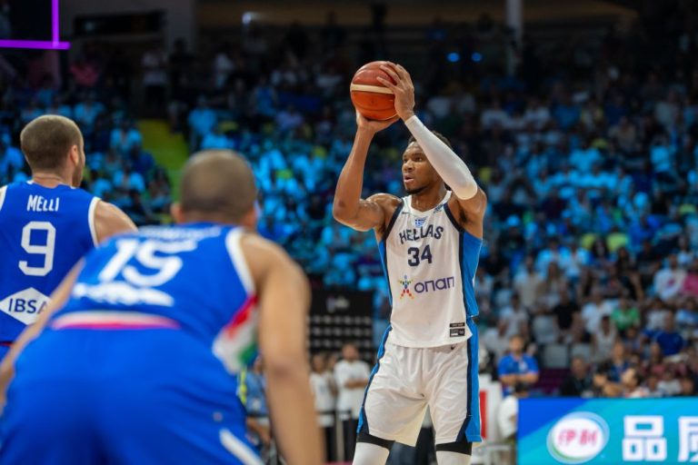 Live streaming: Ελλάδα-Ιταλία 22-12 τέλος α΄ περιόδου (ΕΡΤNEWS)