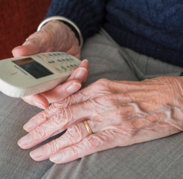 Καλαμάτα: Μεγάλη φωτιά σε επιχείρηση πλαστικών – Επικίνδυνοι καπνοί και διακοπή κυκλοφορίας