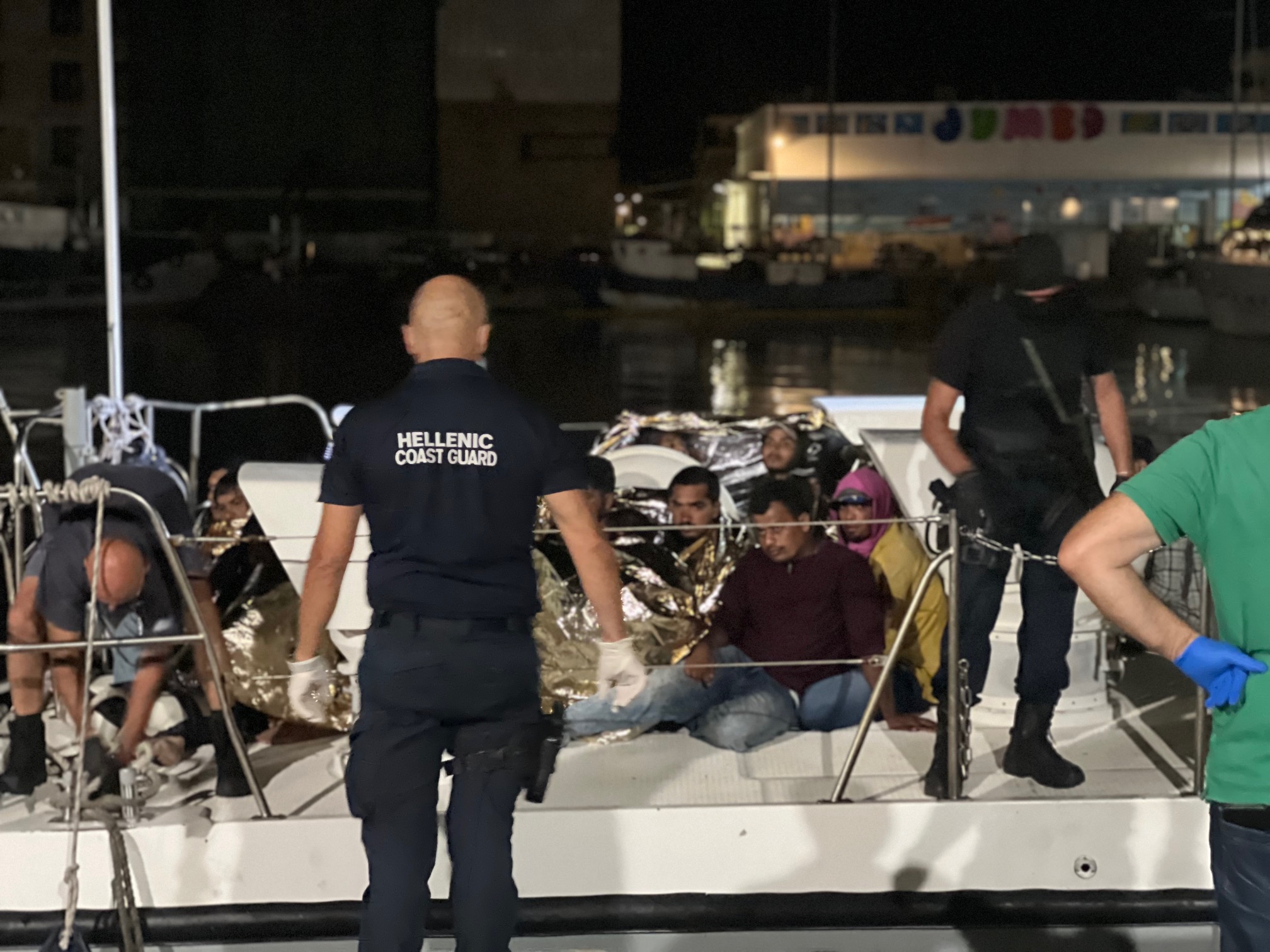 Καλαμάτα: Στο λιμάνι οι 39 μετανάστες που διασώθηκαν στο μεσσηνιακό κόλπο