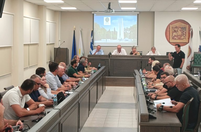 Δήμος Κομοτηνής: Επιστρέφουν τα τραπεζοκαθίσματα στην κεντρική πλατεία “Ειρήνης”