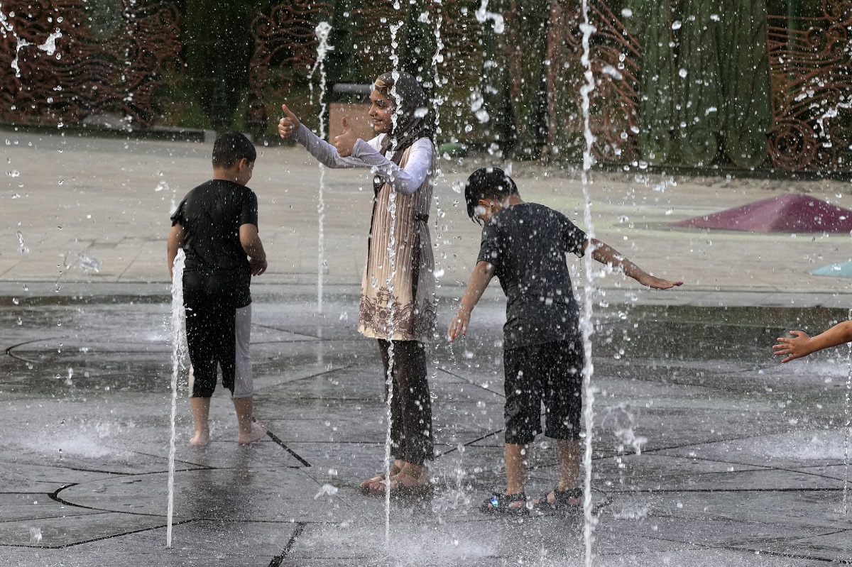 Ιράν: «Παραλύει» τη χώρα ο ακραίος καύσωνας – Κλειστές οι δημόσιες υπηρεσίες και διακοπές ρεύματος