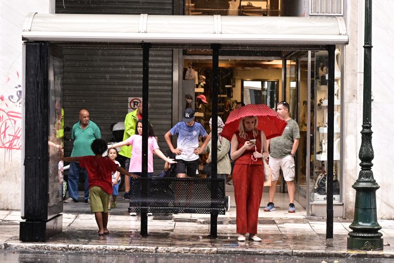 Αίθριος ο καιρός σήμερα Παρασκευή – Καταιγίδες προβλέπει η ΕΜΥ για το Σαββατοκύριακο