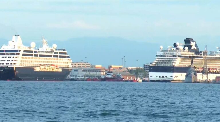 Σταθερά στον χάρτη της κρουαζιέρας η Θεσσαλονίκη – Τουρίστες από ΗΠΑ, Καναδά και Ευρώπη απολαμβάνουν τον ήλιο και τα αξιοθέατα