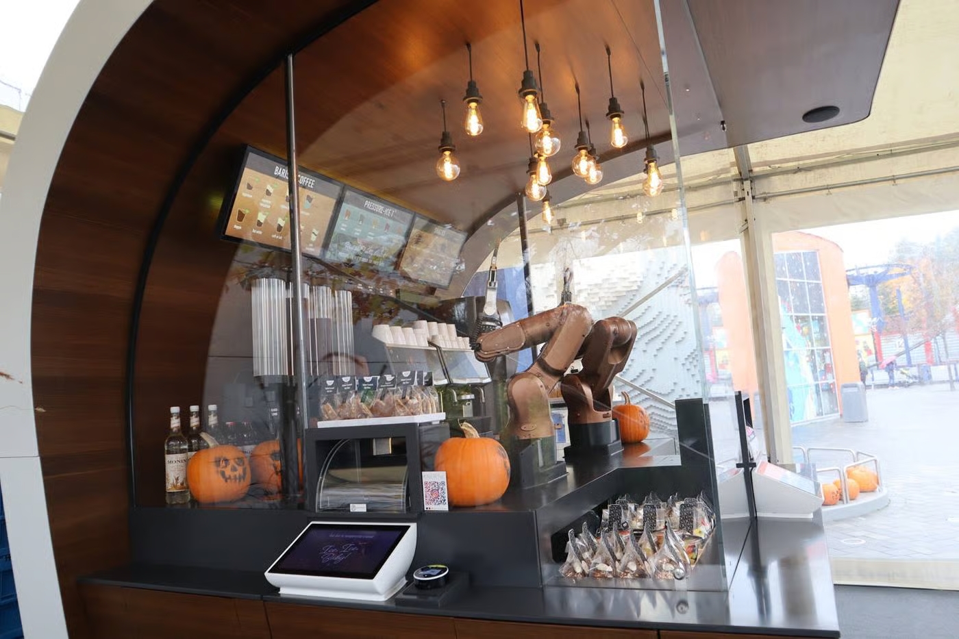 Στη Βαυαρία τα ρομπότ αναλαμβάνουν ρόλο barista