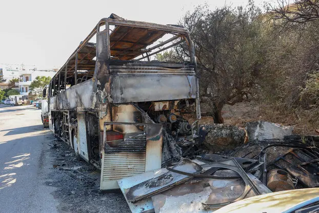Ηράκλειο: «Στάχτη» έγινε τουριστικό λεωφορείο