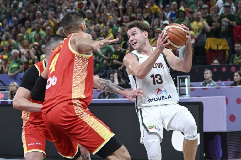 Ευρωμπάσκετ 2025: Με double double του Γιοκουμπάιτις και «πύργο» τον Βαλαντσιούνας η Λιθουανία 94-67 στο Μαυροβούνιο