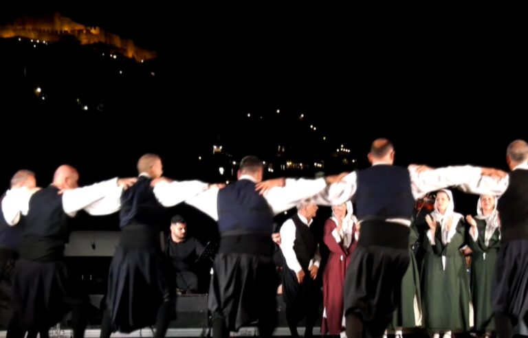 Το 24ο Φεστιβάλ Παραδοσιακών Χορών στο λιμάνι του Μολύβου
