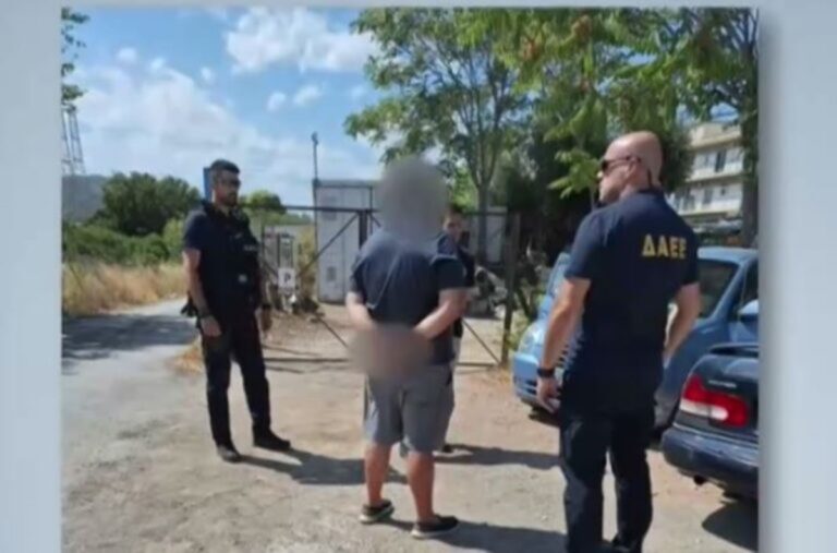 Αντιμέτωπος με κακούργημα ο δημοτικός υπάλληλος που συνελήφθη για εμπρησμούς στην Παλλήνη