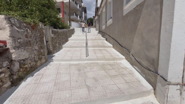 Ανακατασκευή σκαλιών στην περιοχή των Ταξιαρχών της Τρίπολης