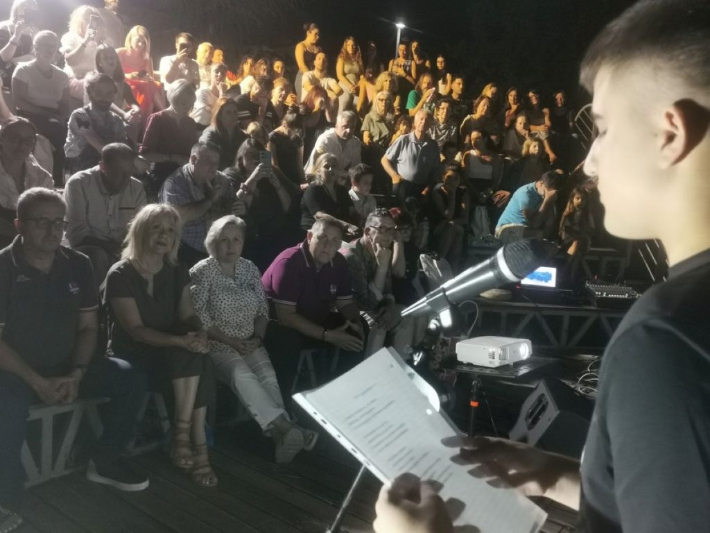 Τρίκαλα: Με μεγάλη συμμετοχή η βραδιά ποίησης δίπλα στον Ληθαίο ποταμό