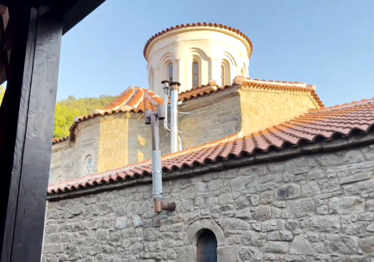 Ρεντίνα Καρδίτσας: Δοξολογία παραμονή της Παναγίας στην Ιερά Μονή Κοιμήσεως Θεοτόκου