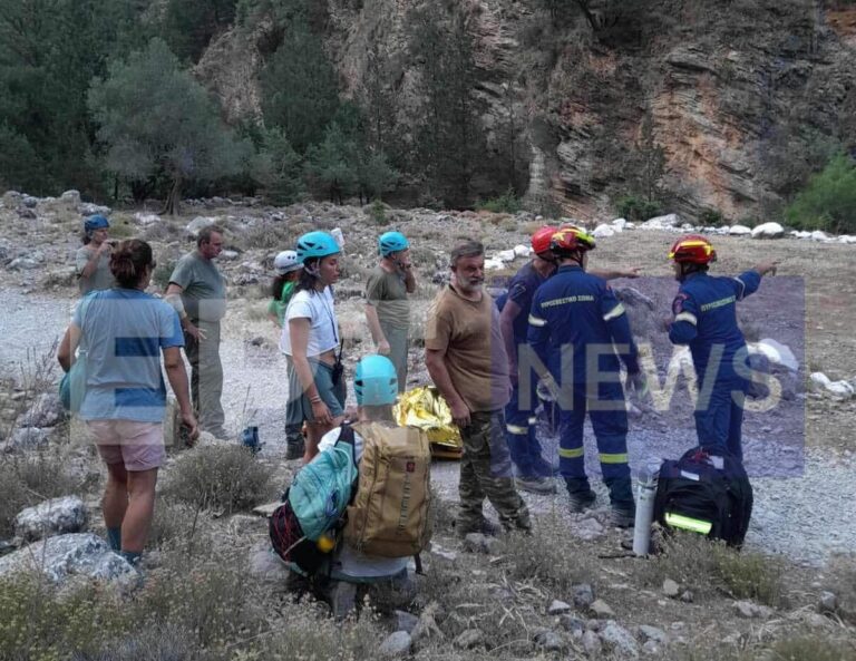 Ολοκληρώθηκε η επιχείρηση μεταφοράς του τραυματία στο φαράγγι της Σαμαριάς – Στο νοσοκομείο Χανίων ο 55χρονος