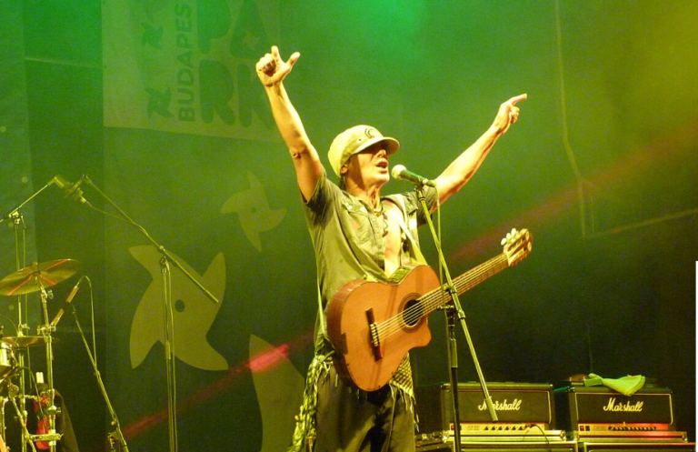 Θεσσαλονίκη: Ο Manu Chao επιστρέφει τον Σεπτέμβριο στη Μονή Λαζαριστών