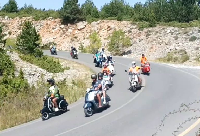 Οι βέσπες κατέκλυσαν τη Βέροια με μουσική και γλέντι