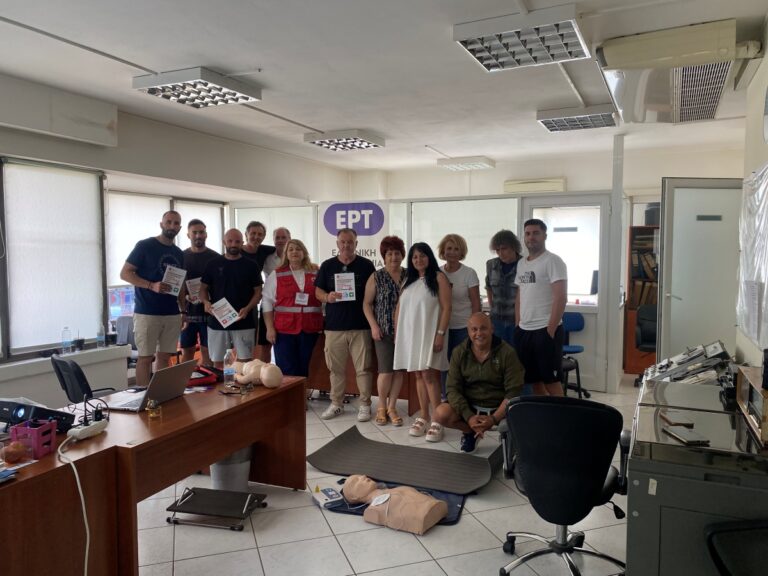 Η ΕΡΤ Τρίπολης ενημερώθηκε για πρώτες βοήθειες – ΚΑΡΠΑ και χρήση απινιδωτή
