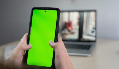 Πώς η υπερβολική έκθεση στις οθόνες απειλεί την καρδιά των παιδιών και των εφήβων