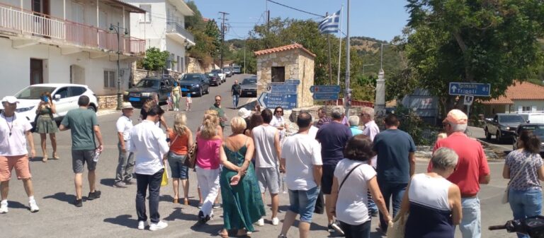 Διαμαρτυρία πολιτών με αίτημα να εξασφαλιστεί η χρηματοδότηση για την παράκαμψη των Λαγκαδίων